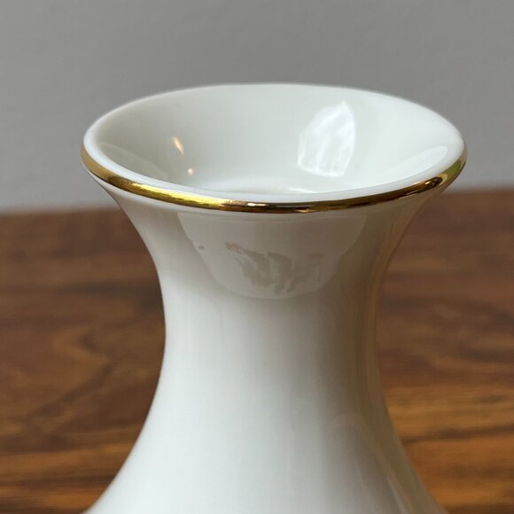 Set of 2 Porcelain Holly Christmas Candelstick Holders Japan Canadian Tire - Picture 6 of 15